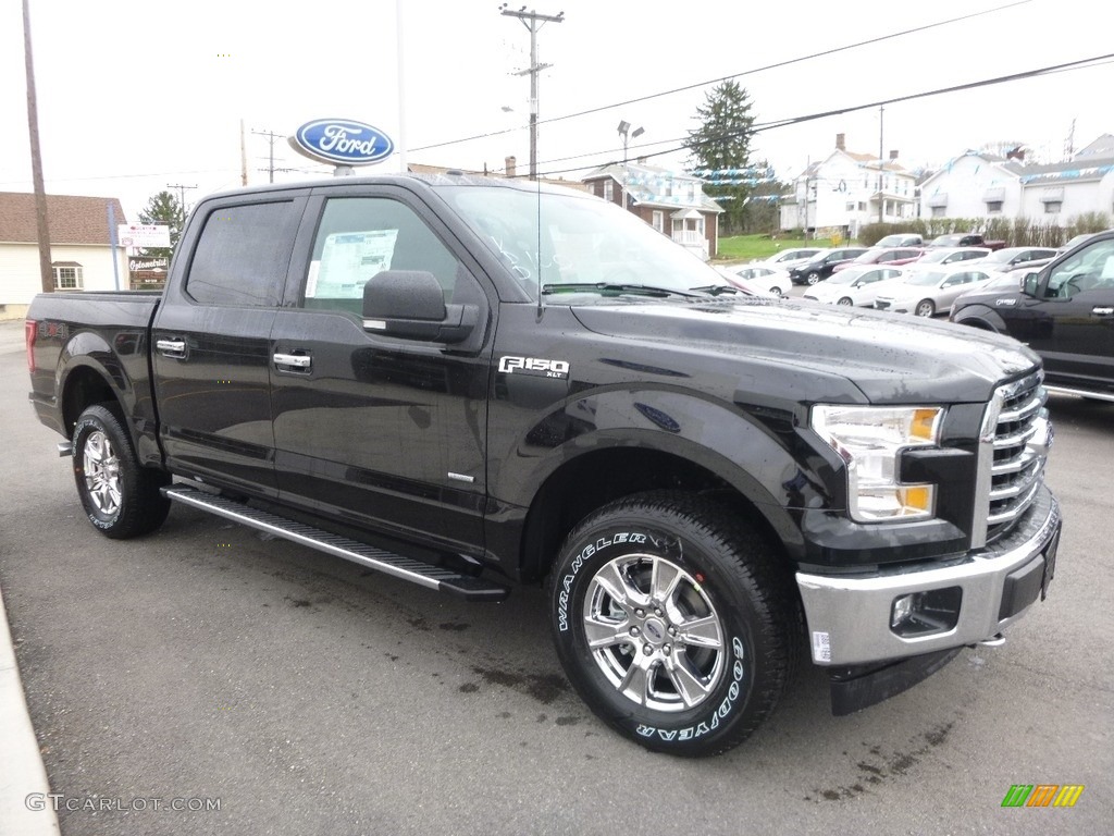 2017 F150 XLT SuperCrew 4x4 - Shadow Black / Earth Gray photo #3