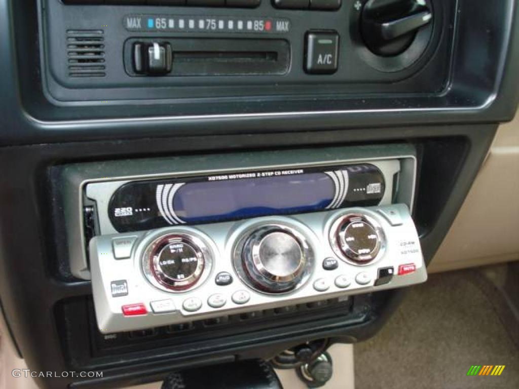 2002 Trooper LS 4x4 - Satin Gold / Beige photo #16