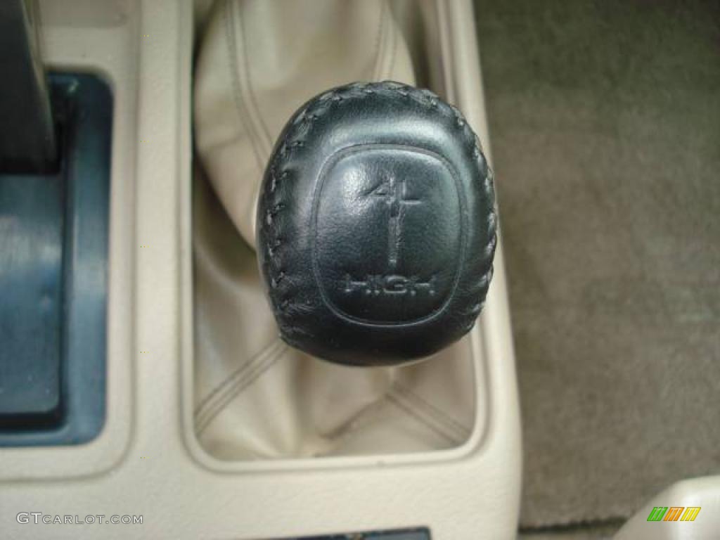 2002 Trooper LS 4x4 - Satin Gold / Beige photo #19