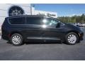 2017 Brilliant Black Crystal Pearl Chrysler Pacifica Touring L  photo #8