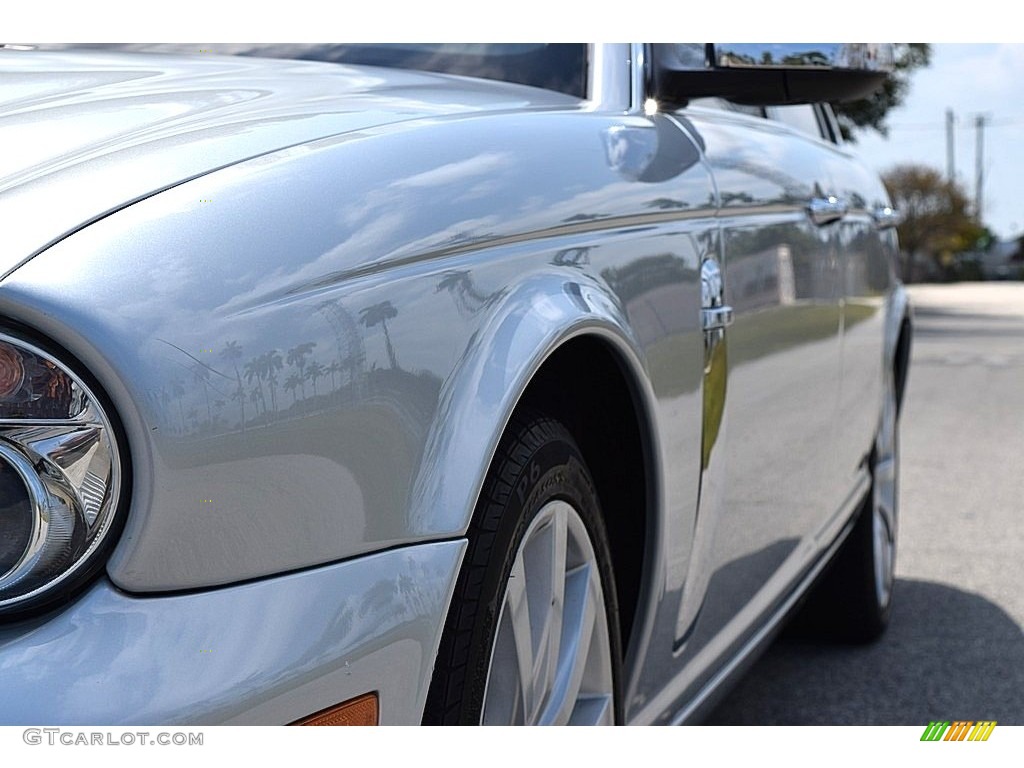 2008 XJ Vanden Plas - Liquid Silver Metallic / Charcoal photo #13