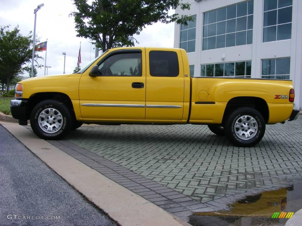 2005 Sierra 1500 Z71 Extended Cab 4x4 - Flame Yellow / Dark Pewter photo #2