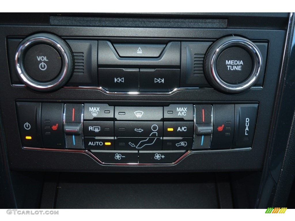 2017 Explorer XLT - Ruby Red / Ebony Black photo #16