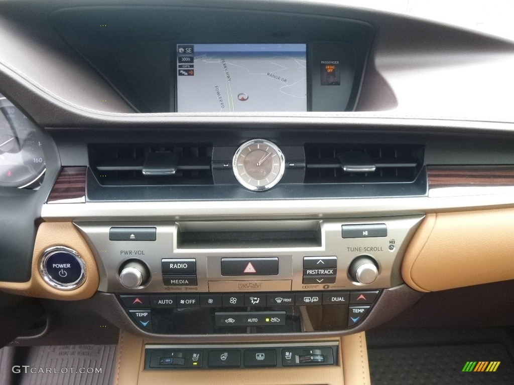 2017 Lexus ES 300h Hybrid Controls Photo #119668512