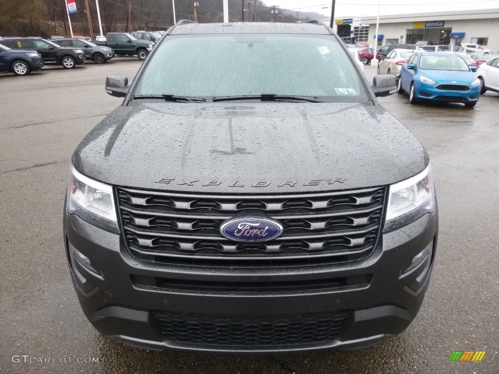 2017 Explorer XLT 4WD - Magnetic / Ebony Black photo #7