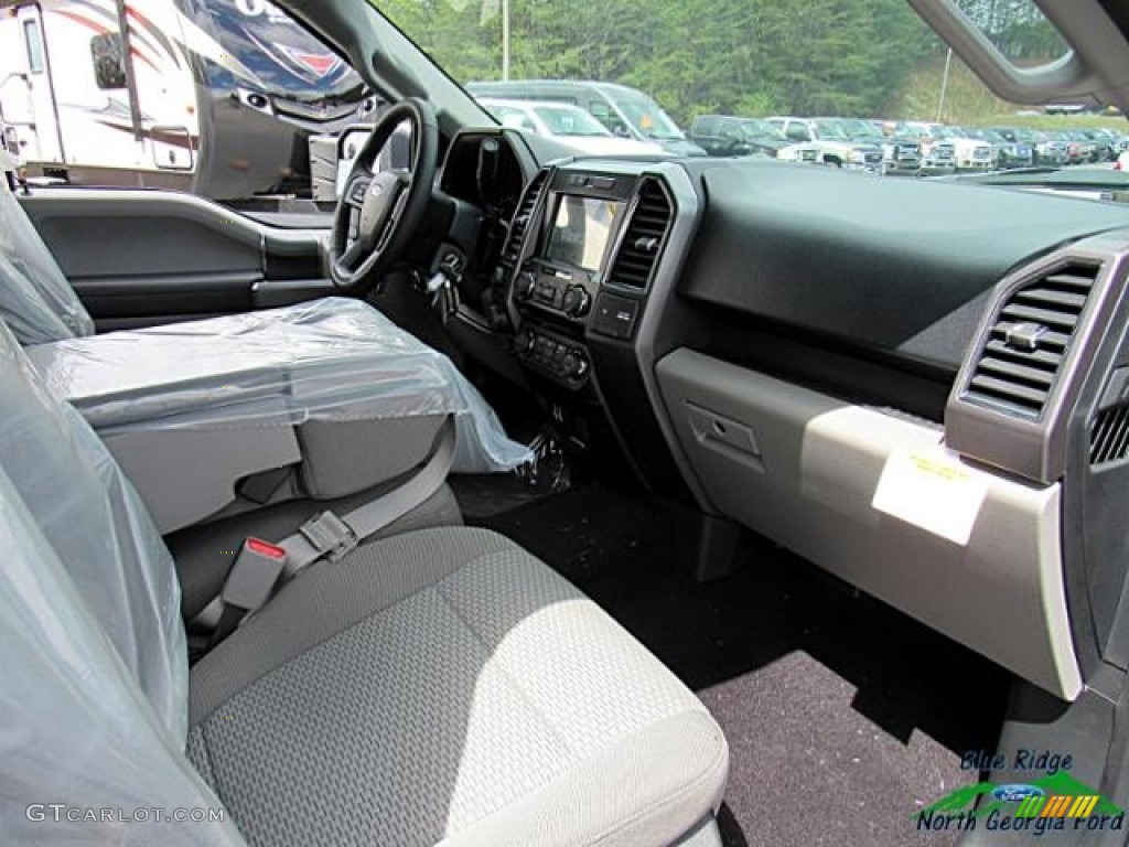 2017 F150 XLT SuperCrew 4x4 - Shadow Black / Earth Gray photo #33