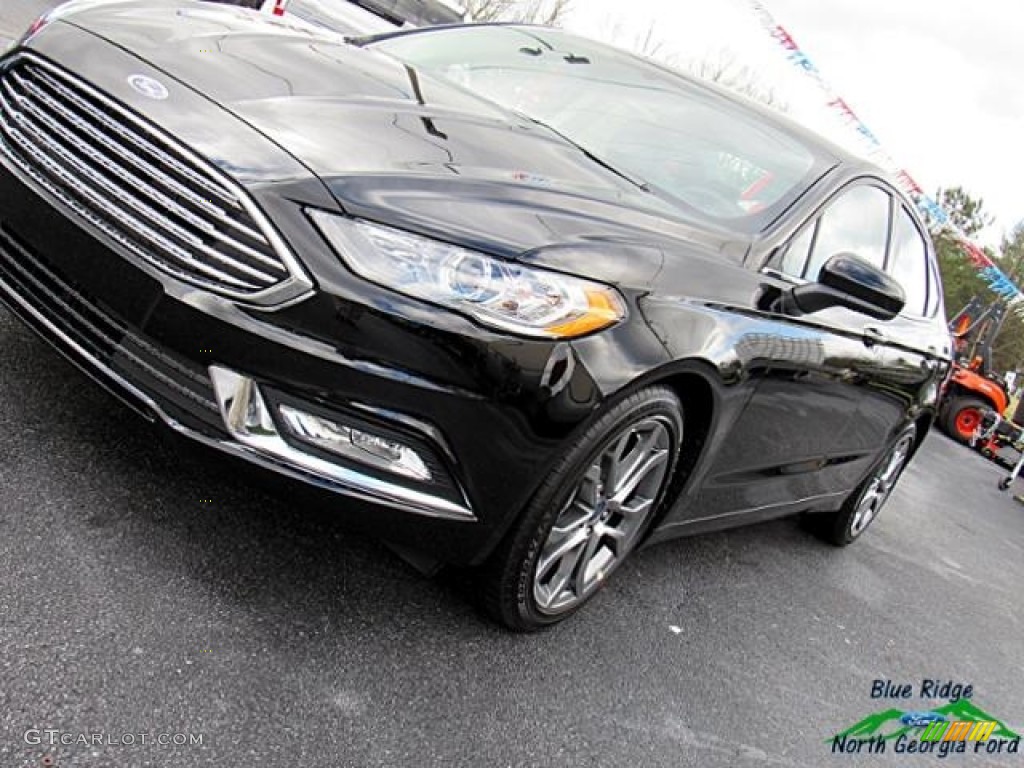 2017 Fusion SE - Shadow Black / Ebony photo #33