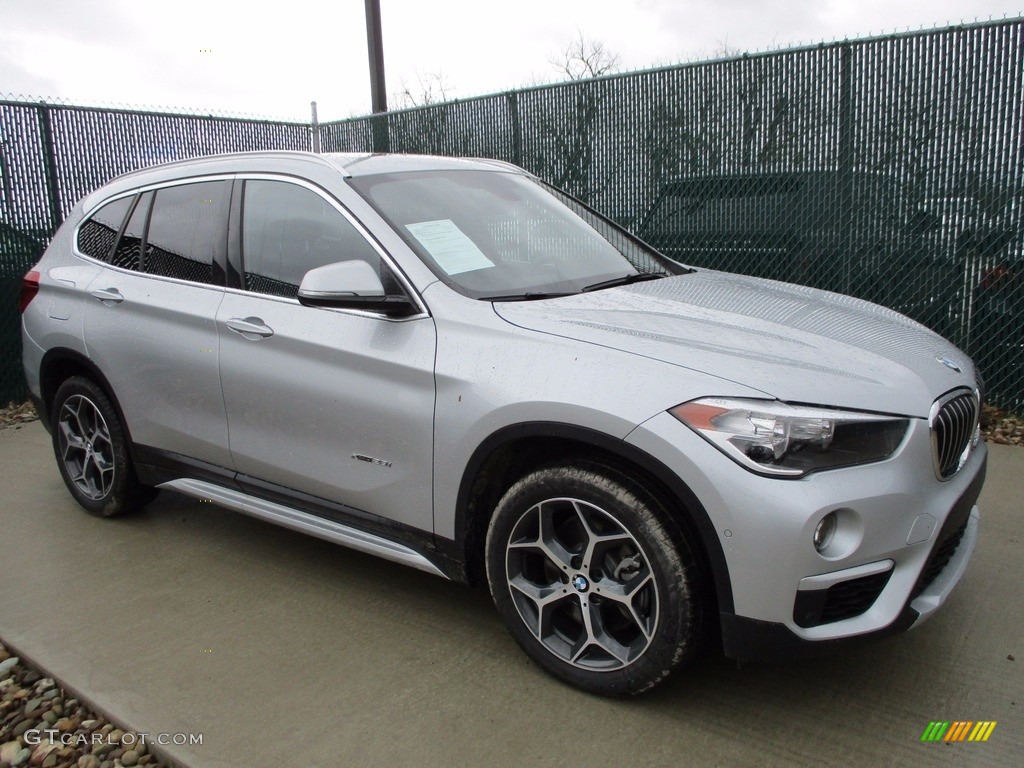 2017 X1 xDrive28i - Glacier Silver Metallic / Black photo #1