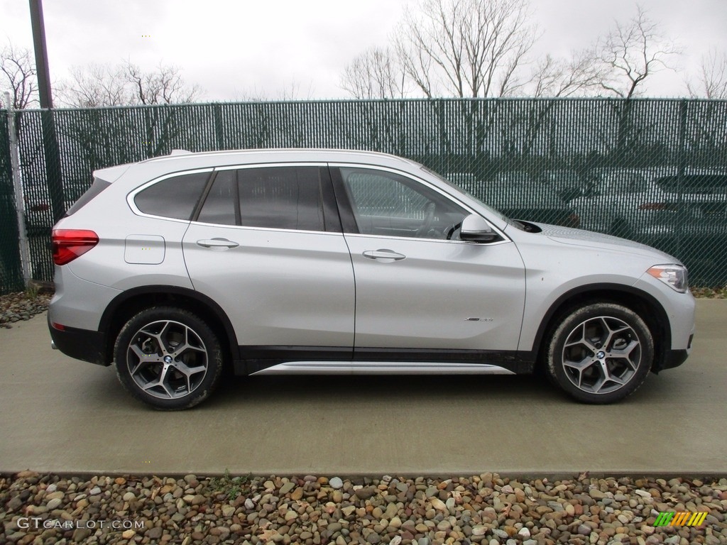 2017 X1 xDrive28i - Glacier Silver Metallic / Black photo #2