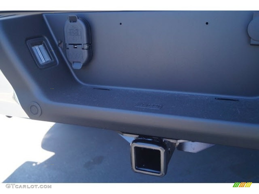2017 F150 XLT SuperCrew - Ingot Silver / Earth Gray photo #9