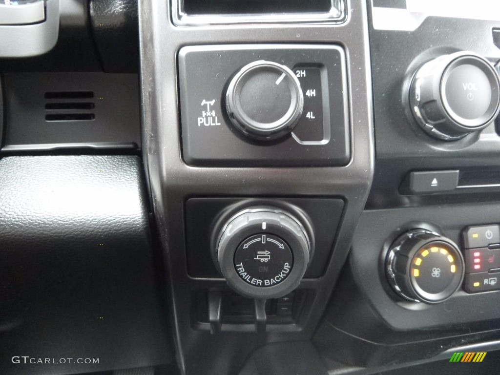 2017 F150 XLT SuperCab 4x4 - Ingot Silver / Black photo #16
