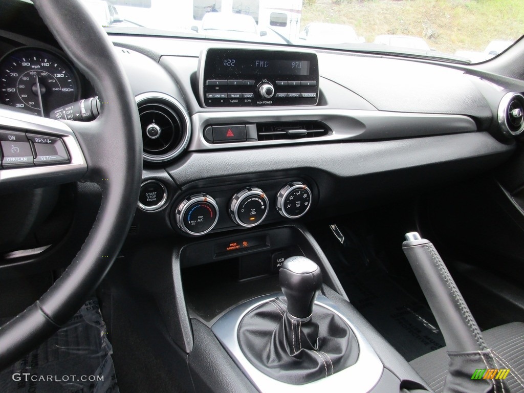 2017 Fiat 124 Spider Classica Roadster Transmission Photos