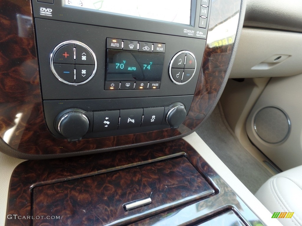 2013 Yukon Denali - Champagne Silver Metallic / Cocoa/Light Cashmere photo #19