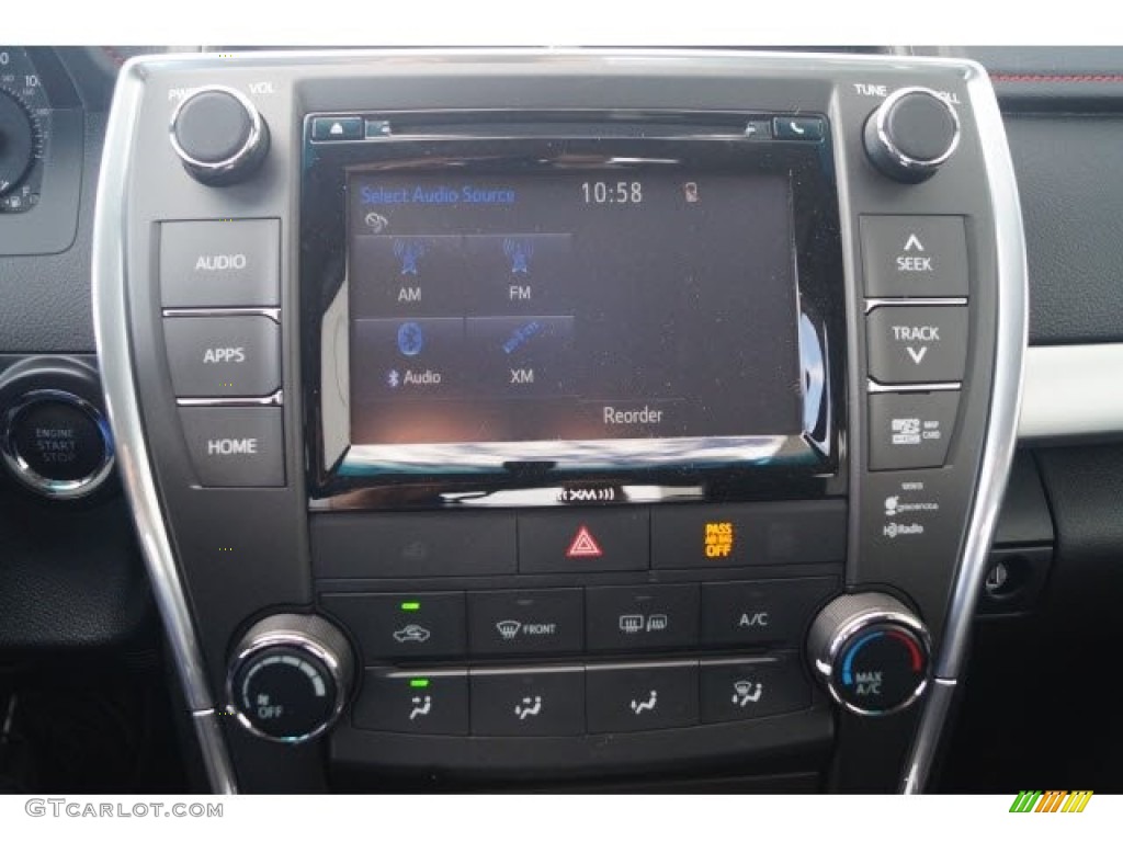 2017 Toyota Camry SE Controls Photos