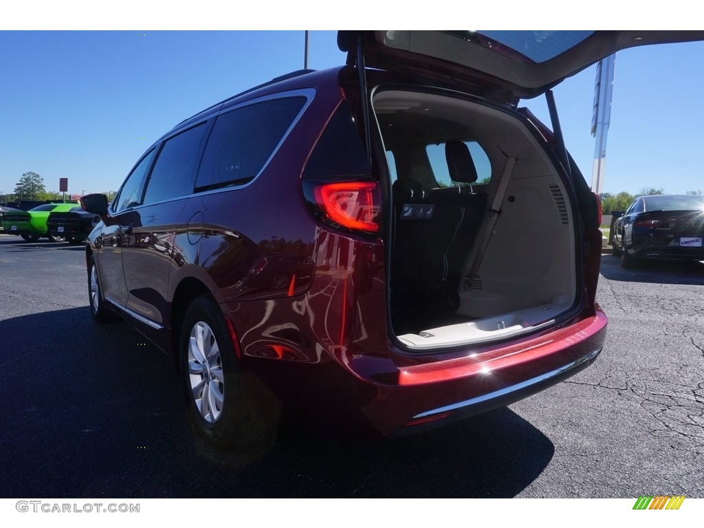 2017 Pacifica Touring L - Velvet Red Pearl / Black/Alloy photo #16