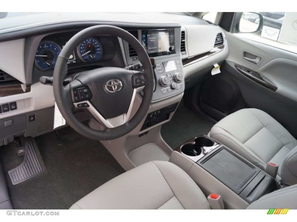Ash Interior 2017 Toyota Sienna XLE Photo #119737312