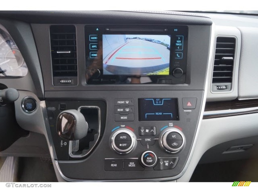 2017 Toyota Sienna XLE Controls Photos