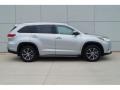 2017 Celestial Silver Metallic Toyota Highlander XLE  photo #2