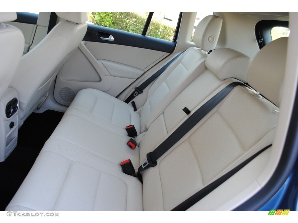 2017 Volkswagen Tiguan S Rear Seat Photos