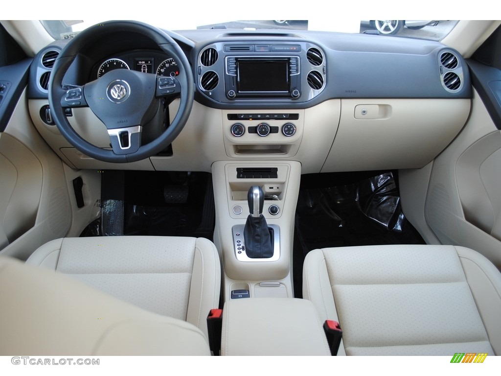 Sandstone Interior 2017 Volkswagen Tiguan S Photo #119743873