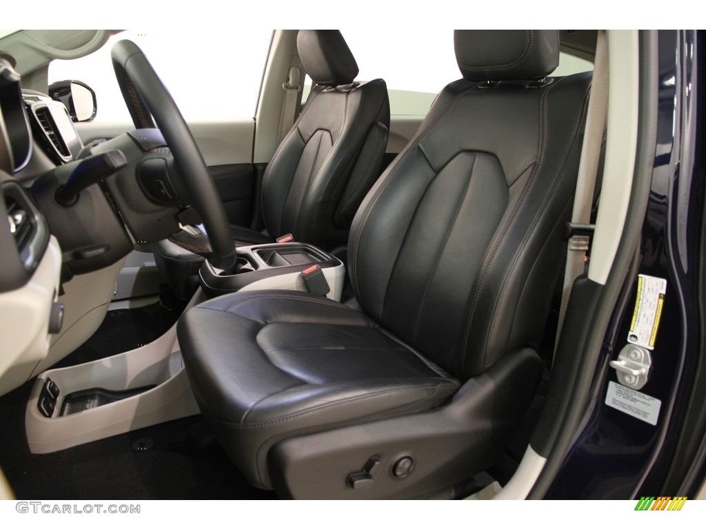 Black/Alloy Interior 2017 Chrysler Pacifica Touring L Photo #119750410