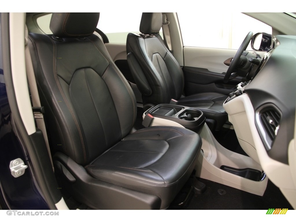 2017 Chrysler Pacifica Touring L Front Seat Photo #119750473