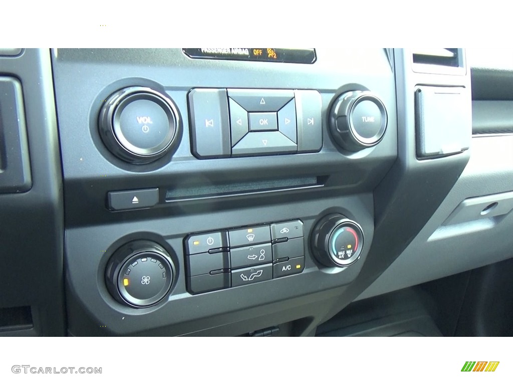 2017 F150 XL Regular Cab 4x4 - Ingot Silver / Earth Gray photo #16