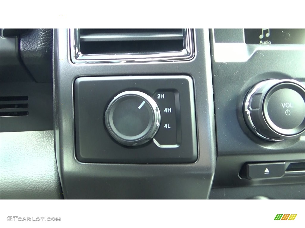 2017 F150 XLT SuperCab 4x4 - Oxford White / Earth Gray photo #17