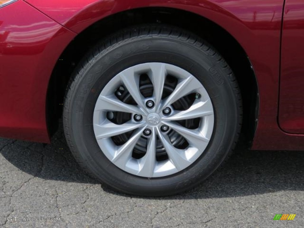 2017 Toyota Camry LE Wheel Photos