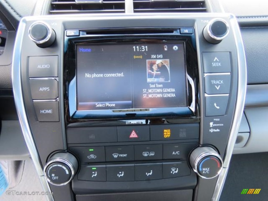 2017 Toyota Camry LE Controls Photos