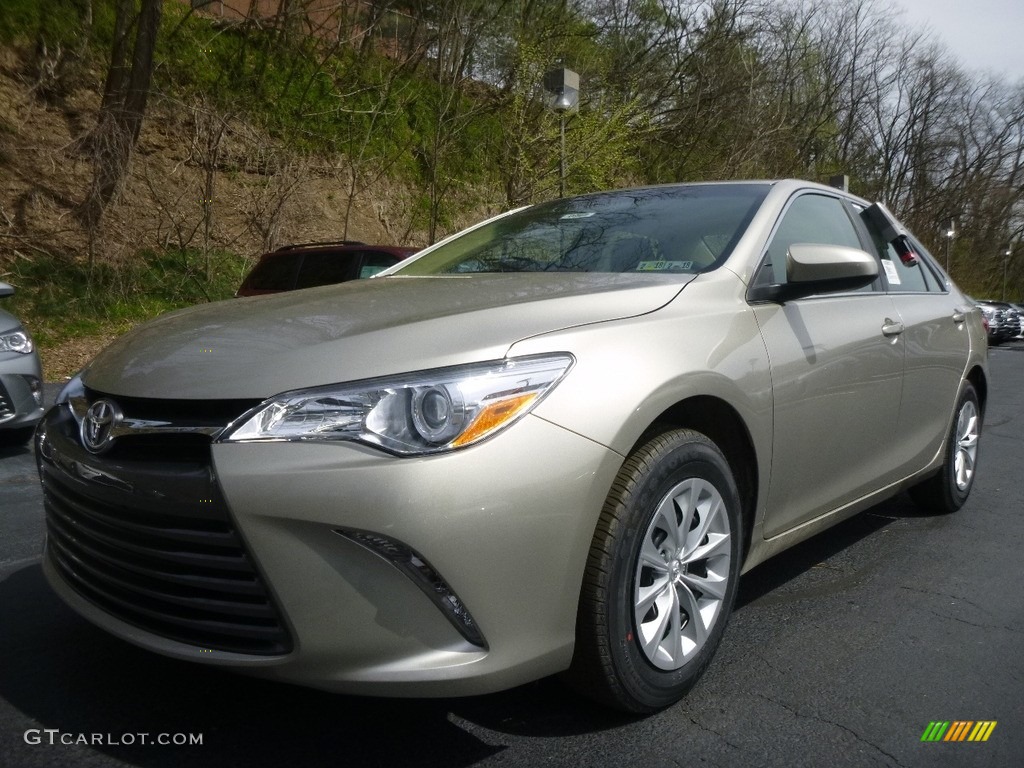 Creme Brulee Mica 2017 Toyota Camry LE Exterior Photo #119779843