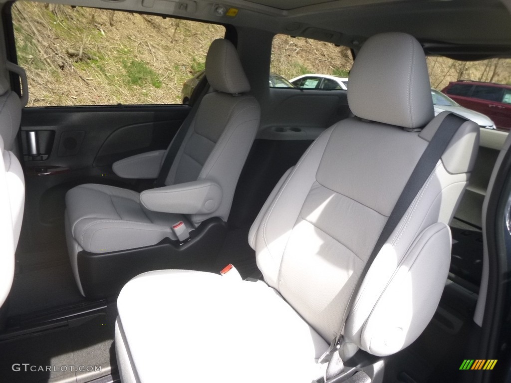 Ash Interior 2017 Toyota Sienna Limited Photo #119780785