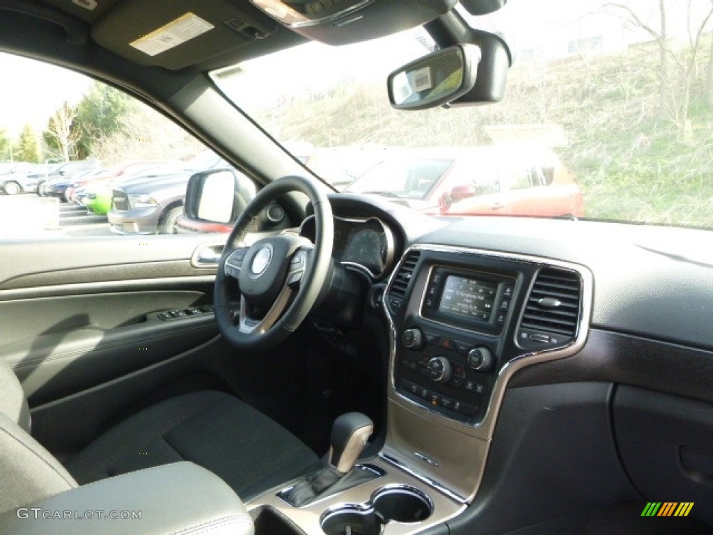 2017 Grand Cherokee Laredo 4x4 - Bright White / Black photo #11