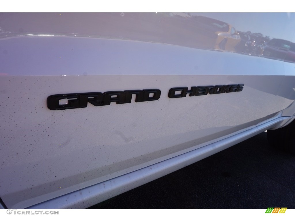 2017 Grand Cherokee Laredo - Bright White / Black photo #3