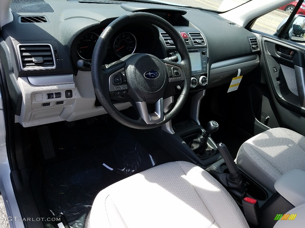 2017 Subaru Forester 2.5i Premium Front Seat Photos