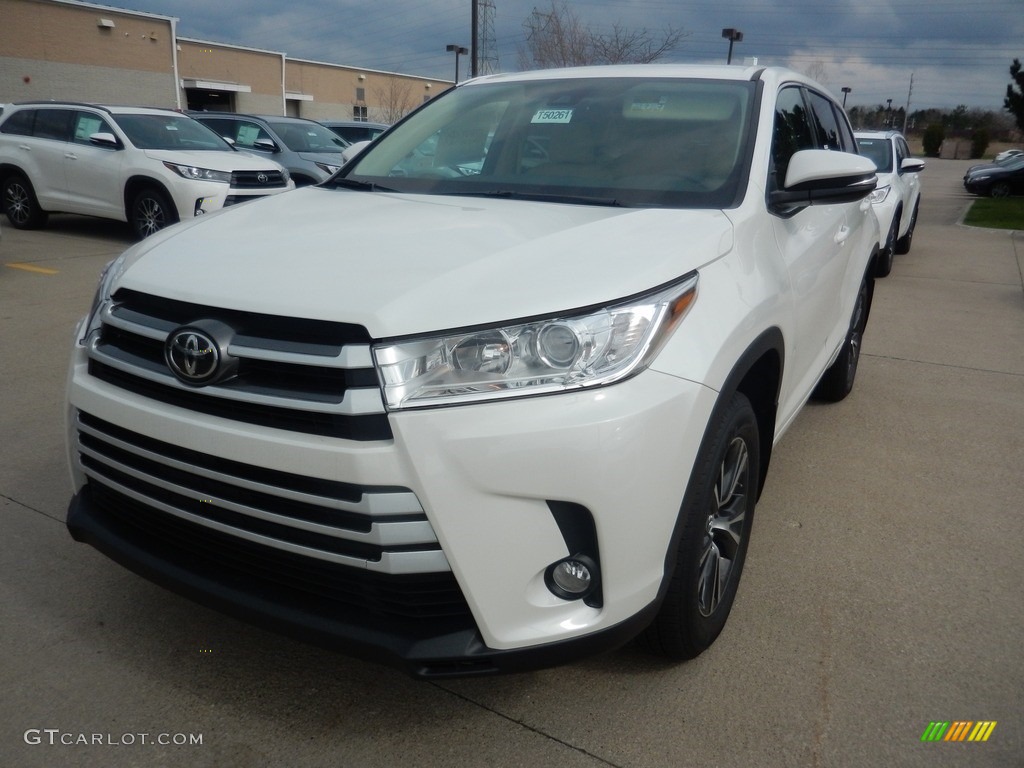 2017 Highlander LE AWD - Blizzard White Pearl / Almond photo #1