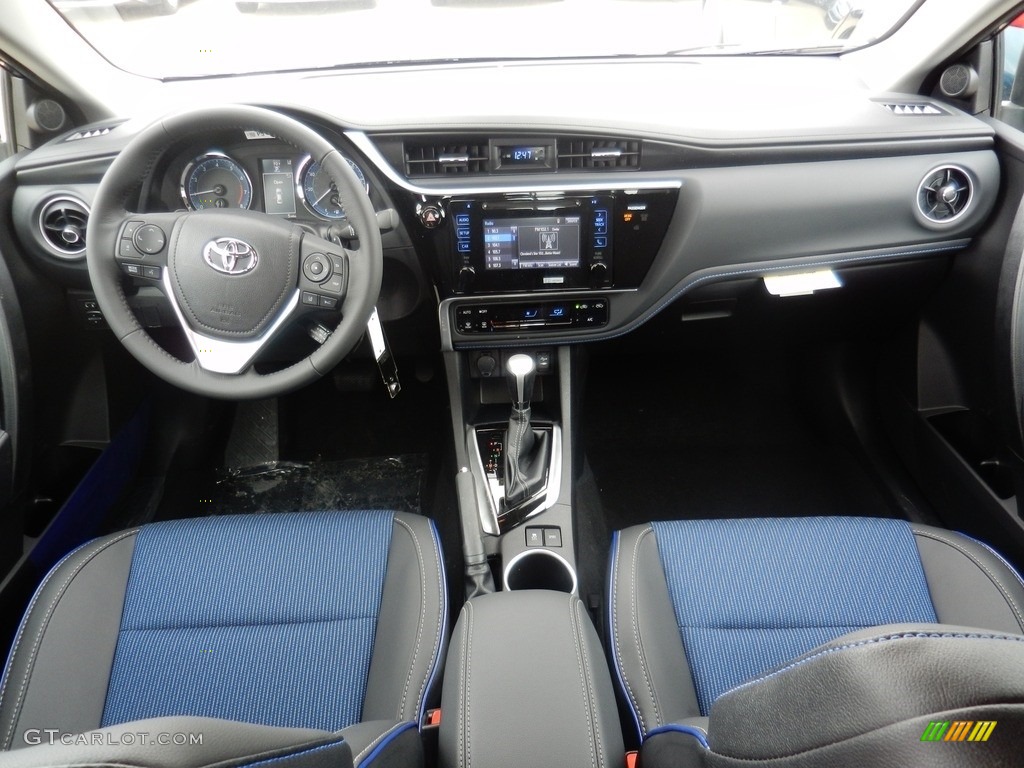 2017 Toyota Corolla SE Front Seat Photos