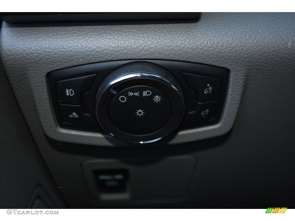 2017 F150 XL SuperCrew 4x4 - Oxford White / Black photo #18