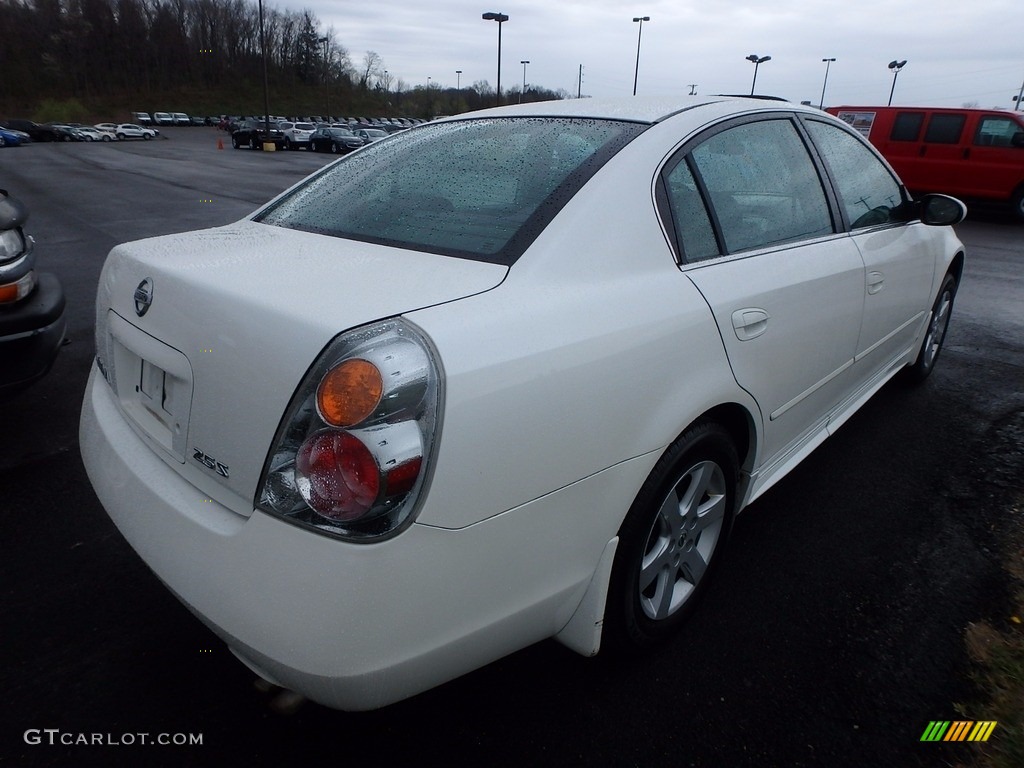 2004 Altima 2.5 S - Satin White / Charcoal photo #4