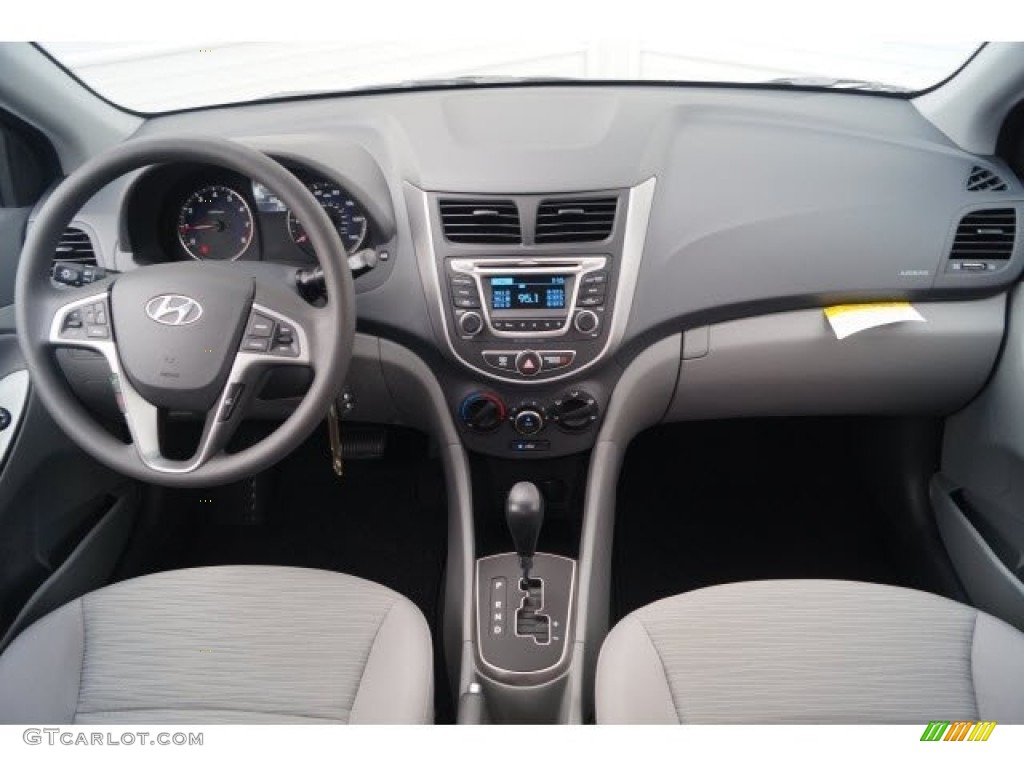 2017 Accent SE Sedan - Boston Red / Gray photo #7