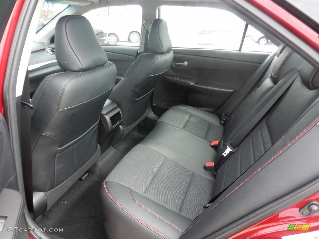 2017 Toyota Camry SE Rear Seat Photos