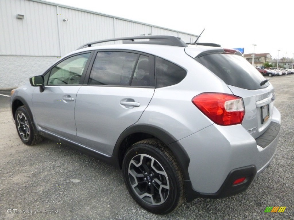 2017 Crosstrek 2.0i - Ice Silver Metallic / Black photo #10