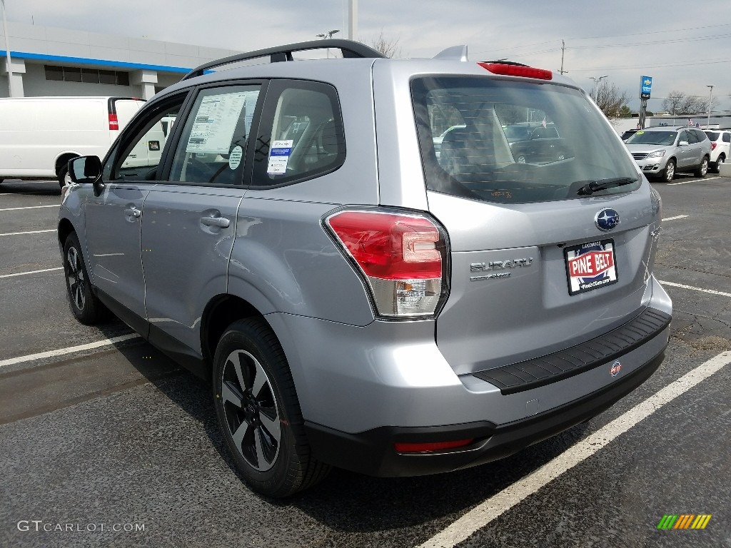 2017 Forester 2.5i - Ice Silver Metallic / Black photo #4