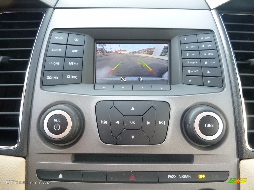 2017 Ford Taurus SEL Controls Photo #119833421