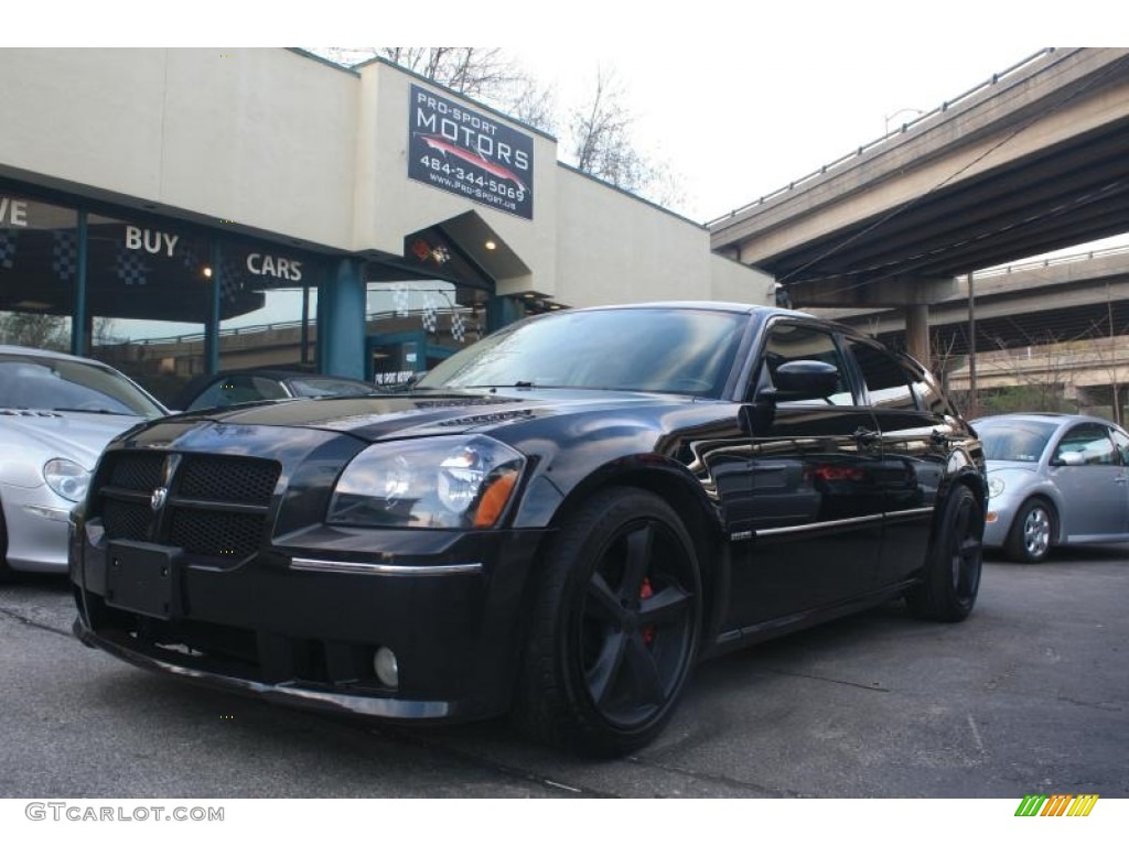 2006 Magnum SRT-8 - Brilliant Black Crystal Pearl / Dark Slate Gray/Light Slate Gray photo #1
