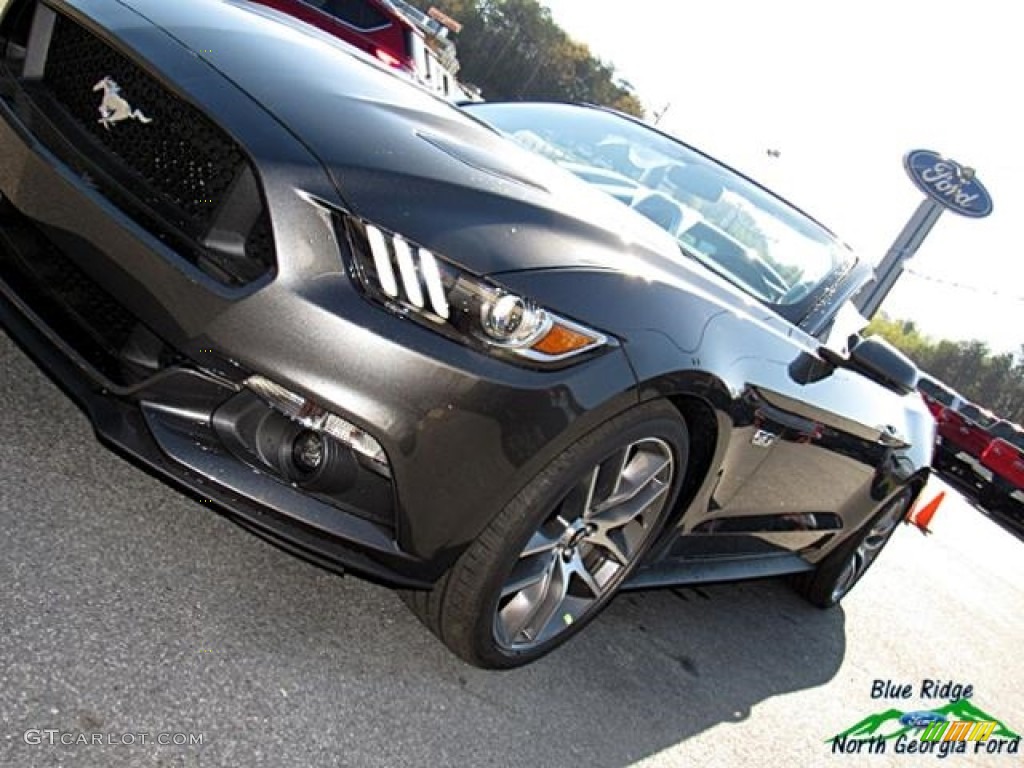 2017 Mustang GT Premium Convertible - Magnetic / Ebony photo #29