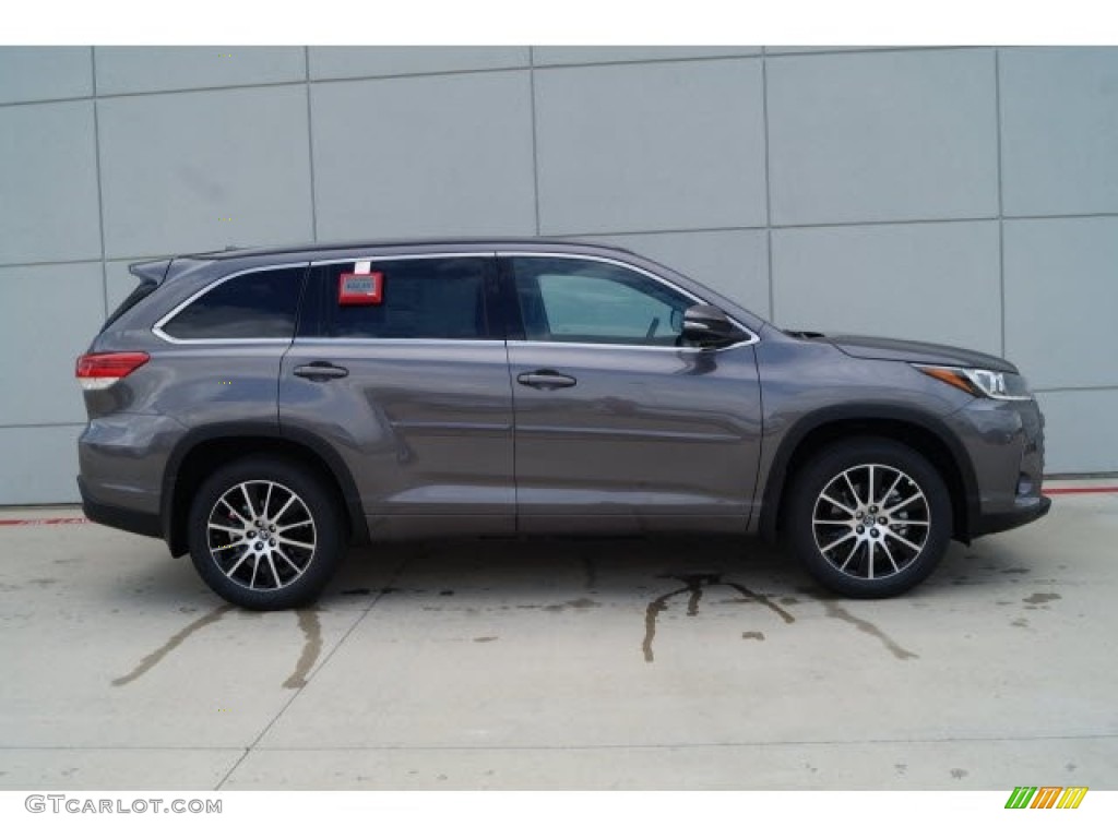 2017 Highlander SE - Predawn Gray Mica / Black photo #2