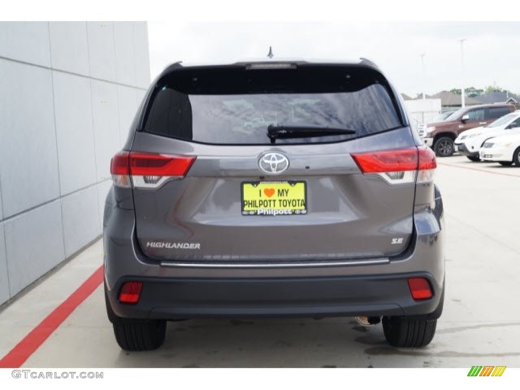 2017 Highlander SE - Predawn Gray Mica / Black photo #4