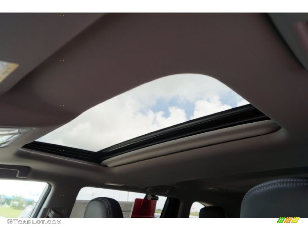 2017 Highlander SE - Predawn Gray Mica / Black photo #11