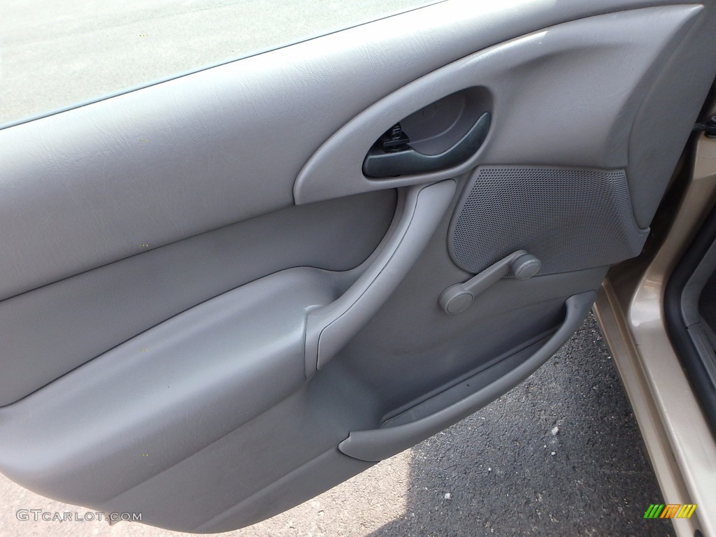 2003 Focus LX Sedan - Arizona Beige Metallic / Medium Graphite photo #11